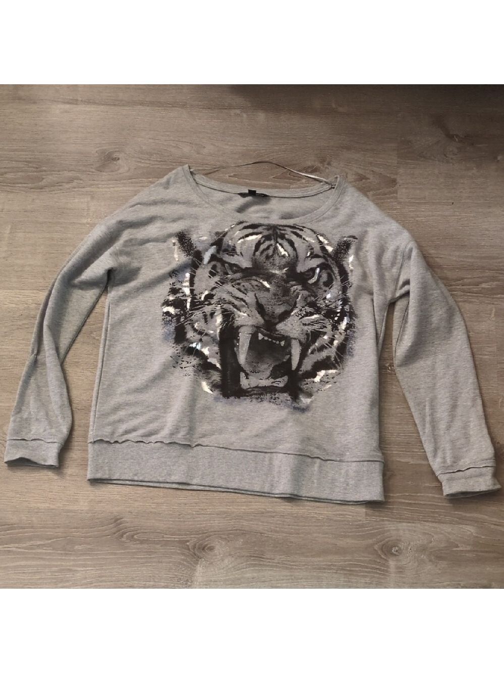 Rock & Republic Tiger Gray Sweatshirt Size XL
